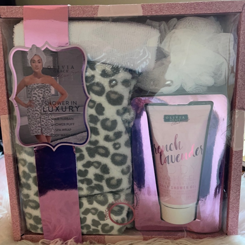 Olivia Grace Shower set